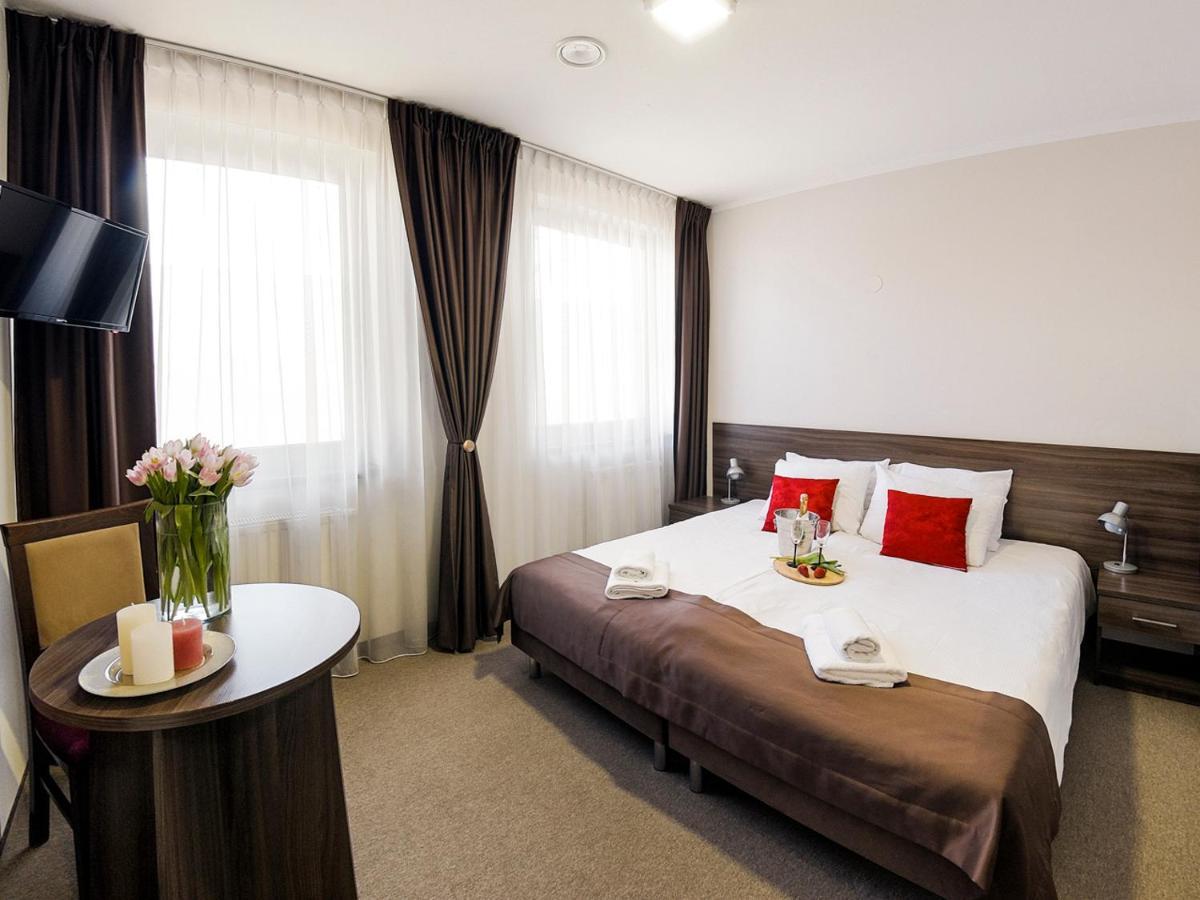Hotel Dabrowski Освенцім Екстер'єр фото